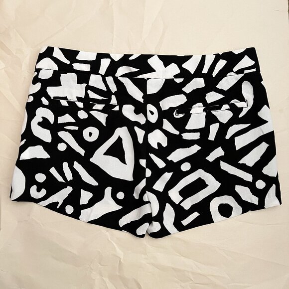 NWOT Urban Outfitters Alice & UO Black & White Patterned Shorts Size 0 - Picture 2 of 14